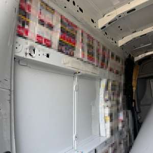Peste 50.000 de țigarete ascunse în pereții unui microbuz și intr-un autocar, descoperite de polițiștii de frontieră