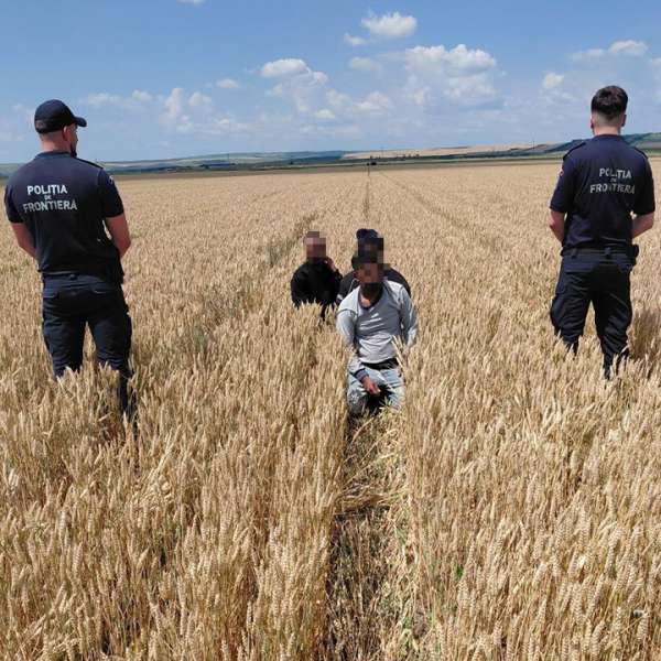 Trei cetățeni din Bangladesh depistați după ce au traversat &icirc;not r&acirc;ul Prut pentru a intra ilegal &icirc;n Rom&acirc;nia