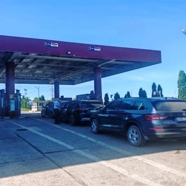 &bdquo;L-am primit cadou&rdquo; &ndash; explicația unui moldovean prins cu un permis de conducere fals la frontieră