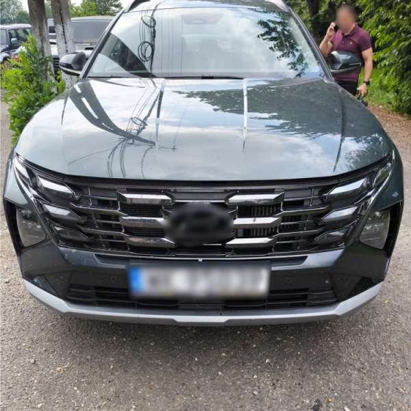 Trei autoturisme căutate &icirc;n străinătate, &icirc;n valoare de aproximativ 500.000 de lei, descoperite de polițiștii de frontieră suceveni