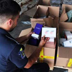 Peste 470 de produse susceptibile a fi contrafăcute, descoperite de polițiștii de frontieră în cadrul acțiunii „Joint Action Day Pirates 4”