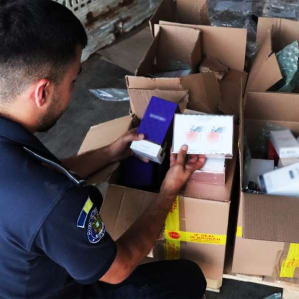 Peste 470 de produse susceptibile a fi contrafăcute, descoperite de polițiștii de frontieră &icirc;n cadrul acțiunii &bdquo;Joint Action Day Pirates 4&rdquo;