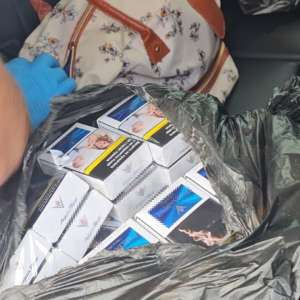 Peste 60.200 țigarete și peste 2.100 de produse susceptibile de a fi contrafăcute, descoperite de polițiștii de frontieră giurgiuveni, în cadrul unor acțiuni BLITZ
