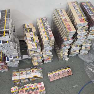 Peste 60.200 țigarete și peste 2.100 de produse susceptibile de a fi contrafăcute, descoperite de polițiștii de frontieră giurgiuveni, în cadrul unor acțiuni BLITZ