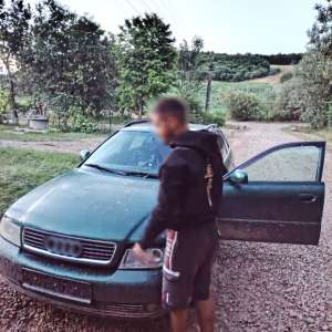 Descoperit în trafic la volanul unui autoturism fără numere de înmatriculare