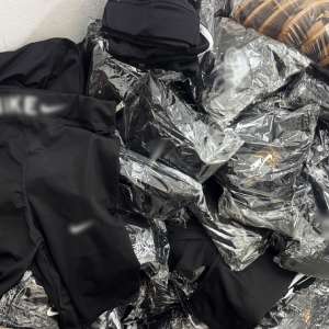 Aproximativ 3.000 de produse susceptibile a fi contrafăcute, în valoare de peste 700.000 de lei, scoase din circuitul ilegal de polițiștii de frontieră giurgiuveni