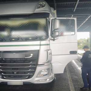 Camion cu numere provizorii din Germania, fără drept de circulaţie în România