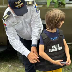 Polițiștii de frontieră arădeni au sărbătorit Ziua Copilului alături de cei mici