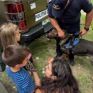 Polițiștii de frontieră arădeni au sărbătorit Ziua Copilului alături de cei mici
