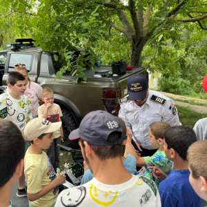 Polițiștii de frontieră arădeni au sărbătorit Ziua Copilului alături de cei mici
