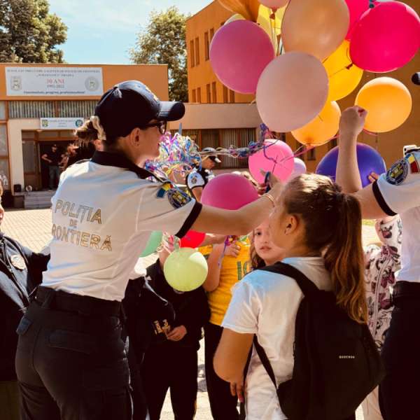 &bdquo;Ziua Porților Deschise&rdquo; la Școala de Pregătire a Agenților Poliției de Frontieră &bdquo;Avram Iancu&rdquo; din Oradea, cu ocazia Zilei Internaționale a Copilului