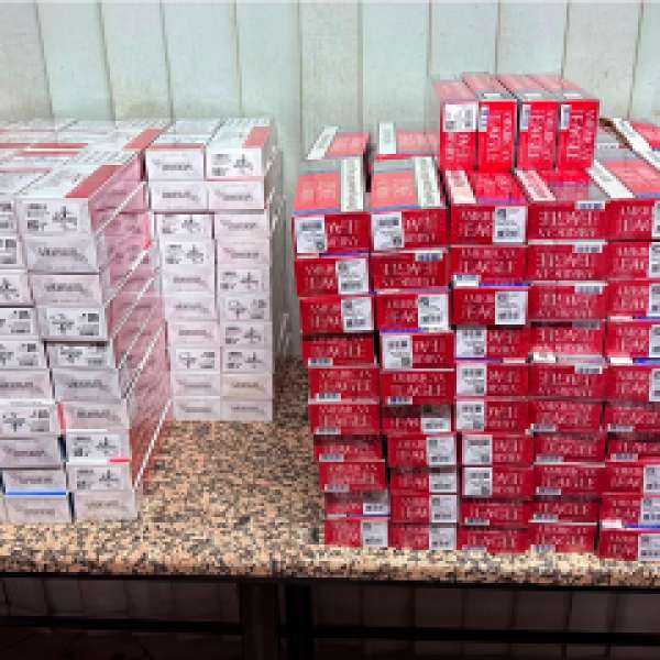 Peste 120.000 de țigarete, ascunse &icirc;n bagajele a patru pasageri, descoperite pe Aeroportul Otopeni