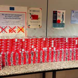 Peste 120.000 de țigarete, ascunse în bagajele a patru pasageri, descoperite pe Aeroportul Otopeni