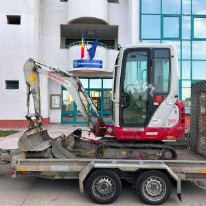 O remorcă și un excavator compact, în valoare totală de 26.000 de euro, căutate de către autoritățile din Belgia, descoperite de polițiștii de frontieră