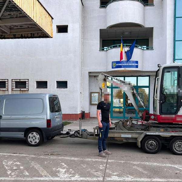 O remorcă și un excavator compact, în valoare totală de 26.000 de euro, căutate de către autoritățile din Belgia, descoperite de polițiștii de frontieră