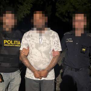 Persoană urmărită internațional și persoană dispărută, depistate de polițiștii de frontieră doljeni