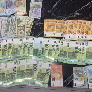 30 de percheziții efectuate de polițiștii de frontieră într-un dosar privind contrafacerea de produse și spălarea banilor