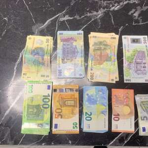 30 de percheziții efectuate de polițiștii de frontieră într-un dosar privind contrafacerea de produse și spălarea banilor