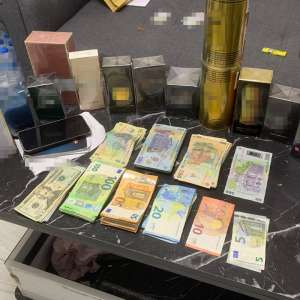 30 de percheziții efectuate de polițiștii de frontieră într-un dosar privind contrafacerea de produse și spălarea banilor