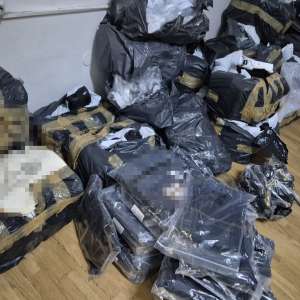 Peste 3.500 de produse susceptibile a fi contrafăcute, în valoare de peste 800.000 de lei, descoperite de polițiștii de frontieră giurgiuveni