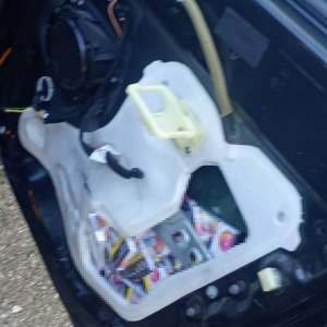Peste 108.000 de țigarete, în valoare de aproximativ 145.000 de lei, ascunse în două autoturisme, descoperite de polițiștii de frontieră în cadrul acțiunii SUMMER MIGRATION 3