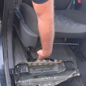 Peste 108.000 de țigarete, în valoare de aproximativ 145.000 de lei, ascunse în două autoturisme, descoperite de polițiștii de frontieră în cadrul acțiunii SUMMER MIGRATION 3