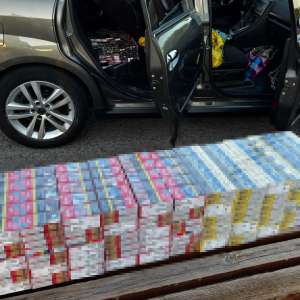 Peste 108.000 de țigarete, în valoare de aproximativ 145.000 de lei, ascunse în două autoturisme, descoperite de polițiștii de frontieră în cadrul acțiunii SUMMER MIGRATION 3