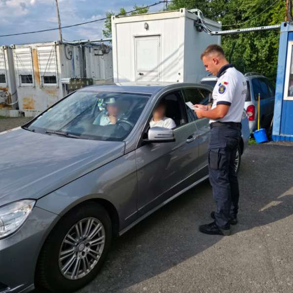 Document falsificat pentru un autoturism &icirc;nmatriculat &icirc;n Franța,  descoperit la PTF Rădăuți Prut