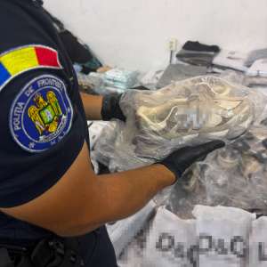 Acțiunea „SUMMER MIGRATION 3” - Polițiștii de frontieră giurgiuveni au descoperit articole susceptibile a fi contrafăcute în valoare de peste 1,3 milioane de lei