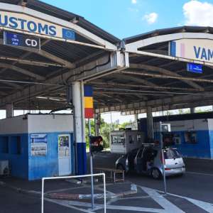 Participant la trafic, depistat la volanul unui autoturism deşi avea dreptul de a conduce suspendat