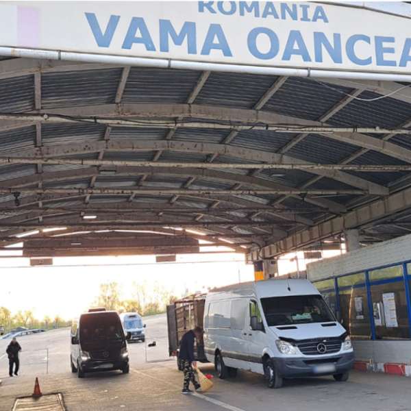 Permis de conducere fals cu însemnele autorităţilor poloneze, descoperit la PTF Oancea