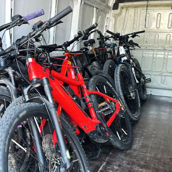 Biciclete electrice &icirc;n valoare de 20.000 de euro, căutate de autoritățile austriece, descoperite de polițiștii de frontieră bihoreni