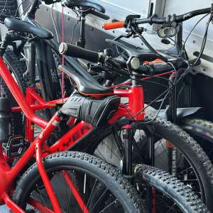 Biciclete electrice în valoare de 20.000 de euro, căutate de autoritățile austriece, descoperite de polițiștii de frontieră bihoreni