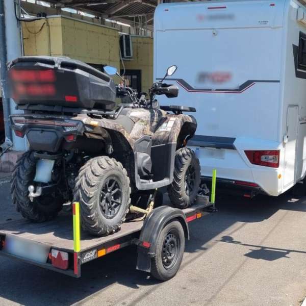 Conducător auto depistat la volanul unei autorulote care tracta o remorcă ne&icirc;nmatriculată