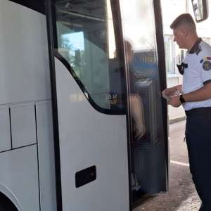 Fals procurat cu 300 de euro, descoperit la controlul de frontieră