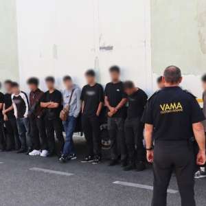 Optsprezece migranți descoperiți de polițiștii de frontieră la Calafat