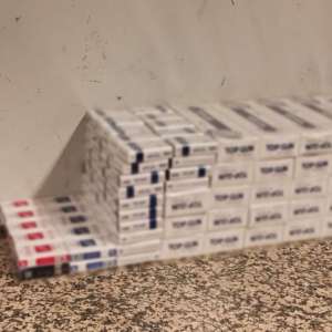 Peste 50.000 de țigarete nedeclarate, descoperite pe Aeroportul Otopeni în bagajele a cinci persoane