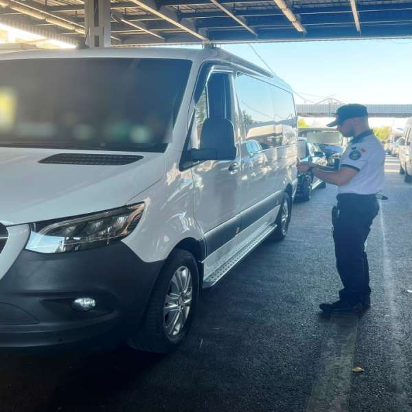 Cetățean moldovean depistat la controlul de frontieră conduc&acirc;nd un ansamblu rutier, fără drept