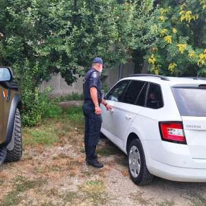 Autoturism semnalat furat din Italia, descoperit la Albița