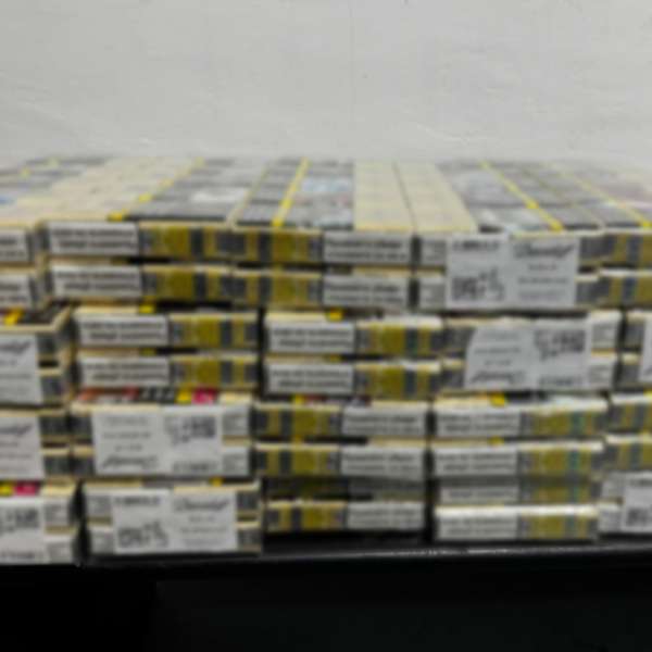 Peste 1.000 de produse susceptibile a fi contrafăcute și 43.000 de țigarete cu timbru bulgăresc, descoperite de polițiștii de frontieră &icirc;n cadrul unei acțiuni BLITZ