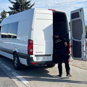 Peste 800 de persoane verificate și sancțiuni în valoare de aproximativ 7.000 de lei aplicate în cadrul unor controale la frontiera de stat