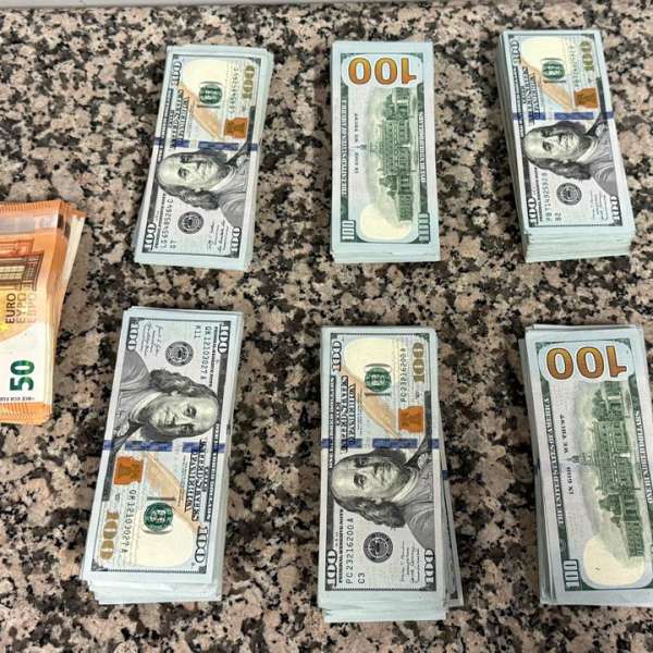 Bani nedeclarați la ieșirea din țară, descoperiți de polițiștii de frontieră și lucrătorii vamali la Aeroportul Henri Coandă