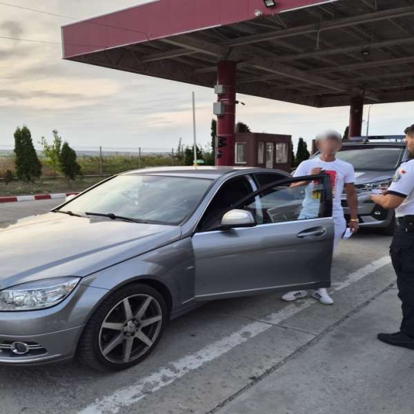 Permise de conducere false, cumpărate cu 2.650 de euro