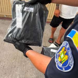 Acțiuni de tip BLITZ: produse susceptibile a fi contrafăcute, în valoare de peste 860.000 de lei, indisponibilizate de polițiștii de frontieră giurgiuveni