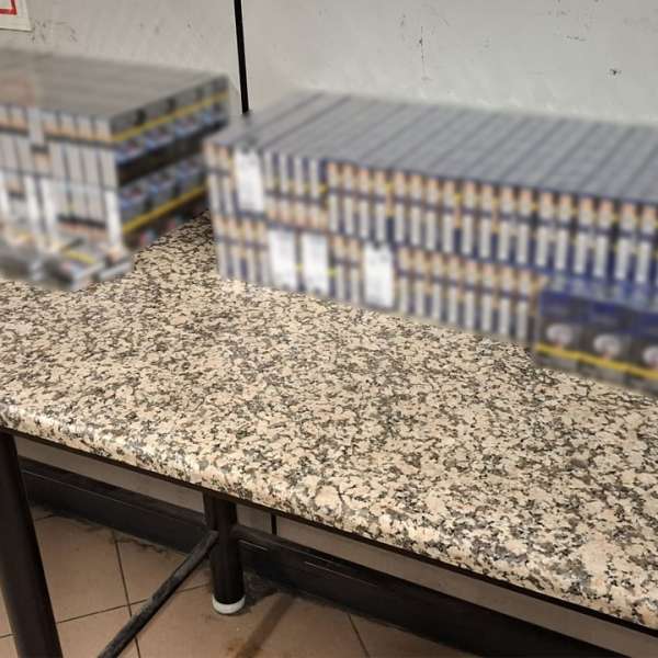 Controale ale poliţiştilor de frontieră: Peste 81.000 de ţigarete nedeclarate şi documente false, descoperite &icirc;n urma verificărilor