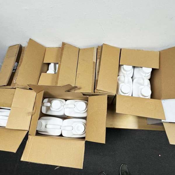Peste 130 litri de pesticide au fost descoperiţi &icirc;ntr-un autovehicul, la Petea