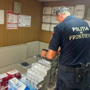 Polițiștii de frontieră au descoperit peste 10.000 de țigarete ascunse și nedeclarate la bordul unei nave, în Portul Constanța