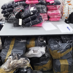 Acțiuni de tip BLITZ: produse susceptibile a fi contrafăcute, în valoare de peste 1.2 milioane de lei, indisponibilizate de polițiștii de frontieră giurgiuveni