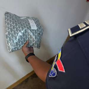 Acțiuni BLITZ la Giurgiu: peste 7.800 de produse susceptibile a fi contrafăcute, în valoare de peste 1.8 milioane de lei, confiscate de polițiștii de frontieră