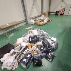 Bunuri susceptibile a fi contrafăcute, în valoare de aproape 73.000 lei, descoperite în PTF Siret